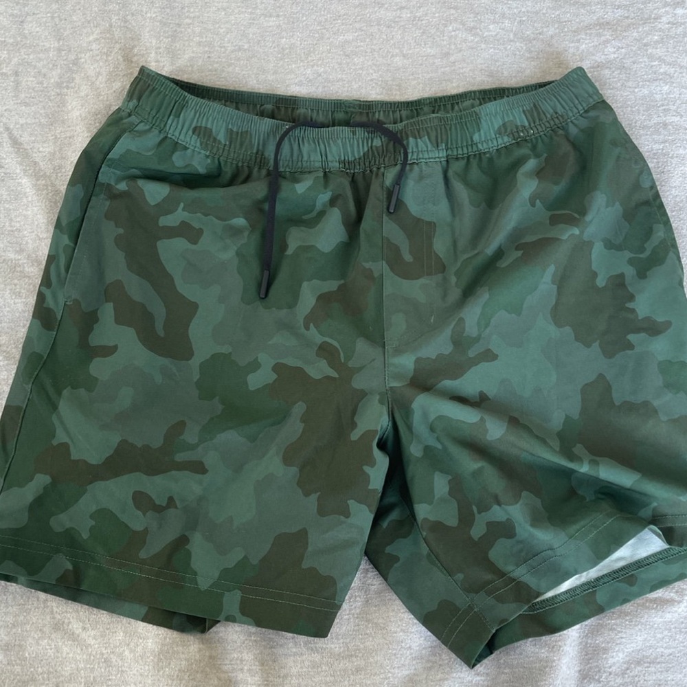 Camo chubbies short